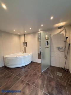 Family Friendly Villa near the Water - 7