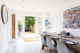 Modern Family Retreat Nr Beaches and Marina - 2