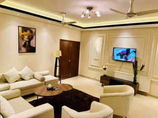 House of Marvel Fully Renovated Penthouse - 1