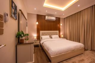 شقة فاخرة بجوار الياسمين مول وأمام حديقة الياسمين - 4