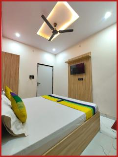 Hotel Vrinda Residency Near BHU Road - Shree kashi Vishwanath Temple - Providing Air conditioned Hotel and Well Decorated Rooms with WiFi Facility- BEST HOTEL IN VARANASI - 4