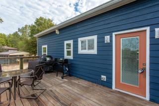 3BR House By Lake with BBQ Fire Pit & EV Charger - 6