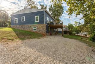3BR House By Lake with BBQ Fire Pit & EV Charger - 3