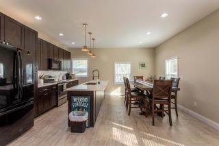 3BR House By Lake with BBQ Fire Pit & EV Charger - 1