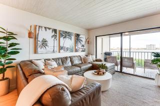 Community Pool and Pier Bayfront Isla Del Sol Condo - 0