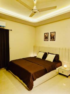 House of Marvel Fully Renovated Penthouse - 4