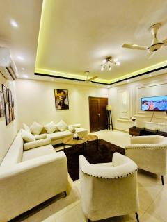 House of Marvel Fully Renovated Penthouse - 7