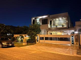 Haven Lodge - 5BR Luxury Retreat in DHA Phase 6 - 9