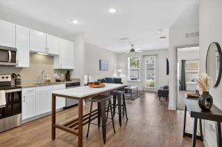 Stylish 1BR Apt| King Bed| Pool | Close to Beach - 8