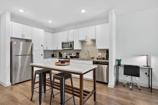 Stylish 1BR Apt| King Bed| Pool | Close to Beach - 7