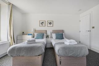 Hulley House by YourStays - Superb house near Hurdsfield Business Park, perfect for Astrazenica! - 8