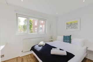 GuestReady - Charming Modern Retreat in London - 8