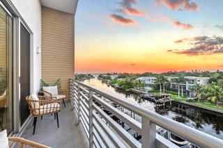 Waterfront, Pet-Friendly Condo with Pool, Spa, and Fitness Center near Downtown Sarasota - 0