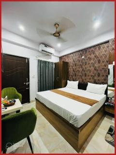 Hotel Vinayak Grand - 2 km from Kashi Vishwanath Temple - Providing Air conditioned Hotel and Well Decorated Rooms with WiFi & Free Parking Facility- BEST HOTEL IN VARANASI - 6
