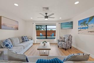 Gulf Gate Poolside Retreat - 2