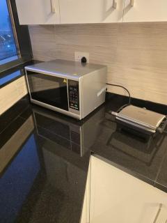 Luxury 2-Bedroom APT - Sea Views in Saadiyat Island - 5