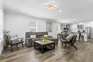 Bright and Modern Close to Everything - 5