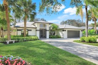 Modern Retreat W Pool & Hot Tub Near Beaches - 9