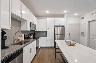 Spacious 1 BR Apt|King Bed| Pool|Gym|Clse 2 Beach. - 5