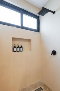 Suite Boutique P/2 | Swim Up · Patio & Kitchenette - 4