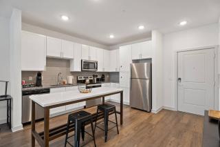 Spacious 1 BR Apt|King Bed| Pool|Gym|Clse 2 Beach. - 1