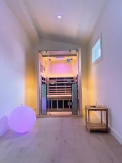 Luxury Spa Escape - Hot Tub Sauna Projector - 5