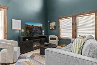 Sleeps 24/ 4 Kitchens / 4 Hot Tubs / 4 Firepits - 0
