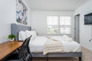 Stylish & Chic 2BR Townhome | Close 2 Bch. - 7