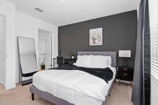 Luxe 2BR Townhome | Pool | Close to Beach - 5