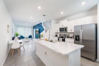 Modern 2 BR Townhome | Close 2 Beach. - 8