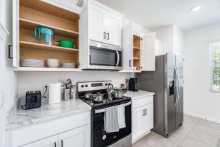 Modern 2 BR Townhome | Close 2 Beach. - 3