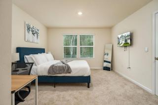 Upscale 3BR Townhome|Game Table|Pool|Close2 Beach. - 3