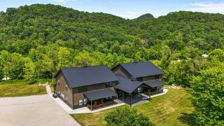 New Barn/ Sleeps 12/ 2 Hot Tubs/ EV Charger - 6