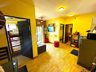 Condo 2Bedroom near Session with Free Own Parking - 0