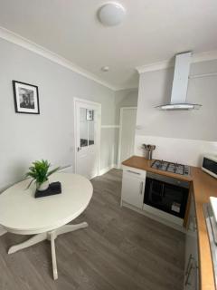 Weldon House- 3 bedroom city house - 4