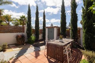 Centra Spacious Villa - 6