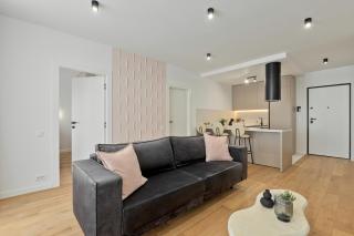 Maroon New Modern 1 king Bed Apartment for bussiness and leisure in One Cotroceni - 7