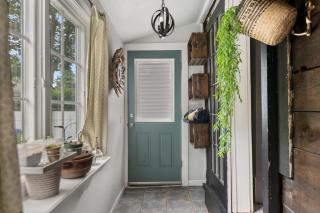 Charming Centrally Located Seaside Retreat - 6