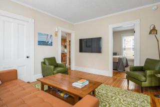 Quiet Downtown 2BR Oasis - The Nomad - 9