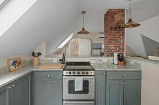 Casco and Chill-Downtown Loft with Water Views - 4