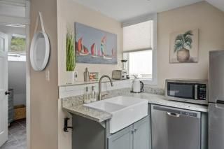 Casco and Chill-Downtown Loft with Water Views - 2