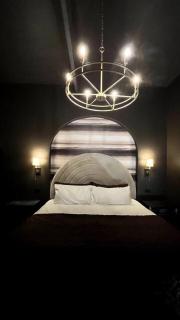 Hollyhock Suite 512 - 7