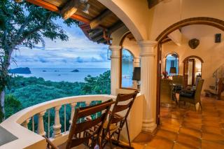 El Congo, 2BR Apartment w Great Ocean Views and Central Location - 0