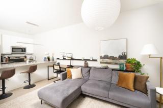 Charming Walkers Point Apt with Balcony - 4