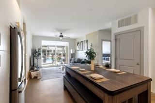 Family 3BR Retreat Pool Table n Dining Space - 5