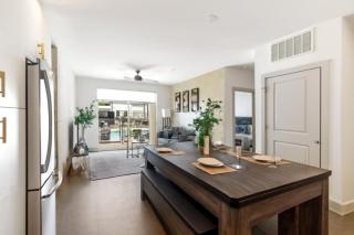 Family 3BR Retreat Pool Table n Dining Space - 1