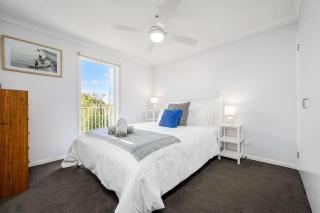Leafy 3BR Kensington Escape with Park Views and Parking - 9