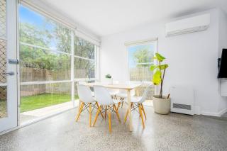 Leafy 3BR Kensington Escape with Park Views and Parking - 6