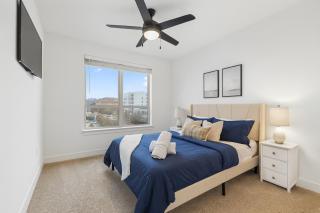 Parkside Chic 2BR Near Regions Field n Park - 2