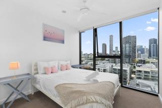 Minimalist Studio Escape 31506-2 - 2